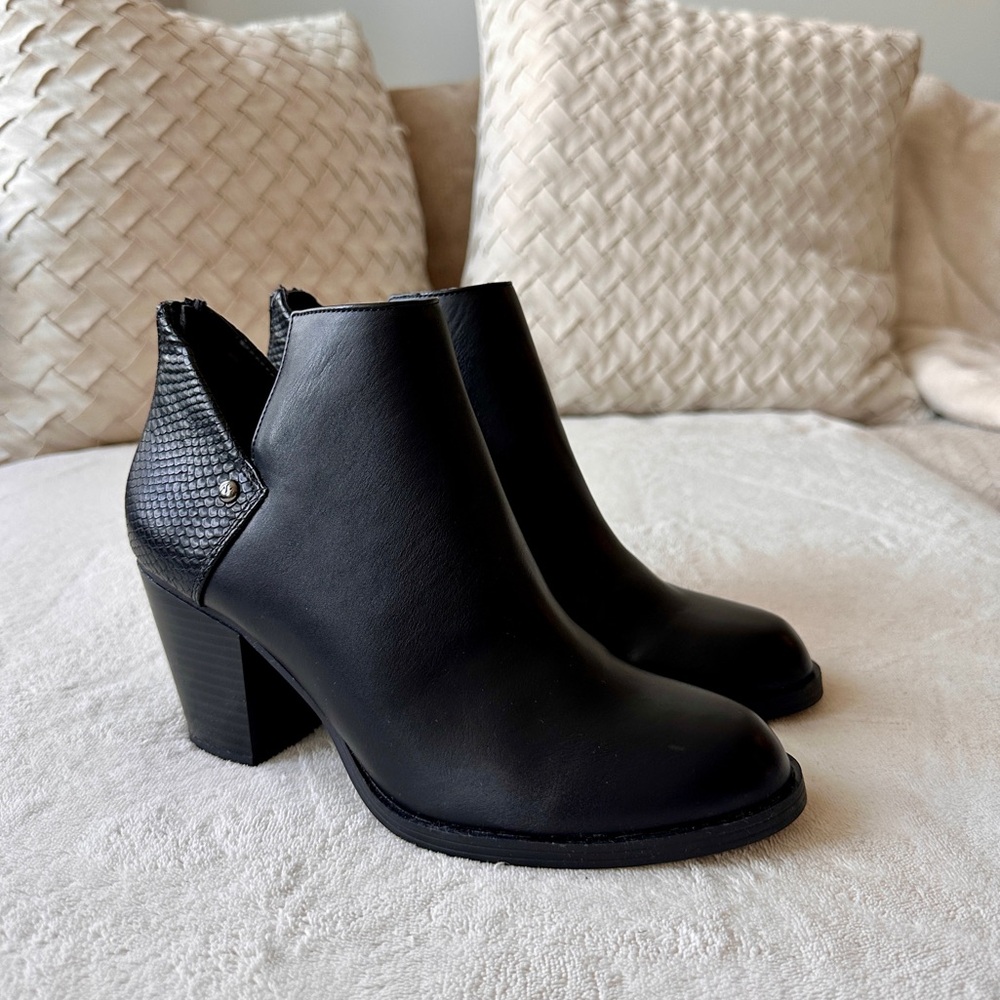 Simply Vera, Vera Wang Women’s Black Berlin Ankle Boots, NWT, size 7.5